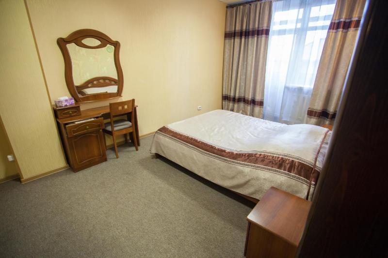 Family Room image 3