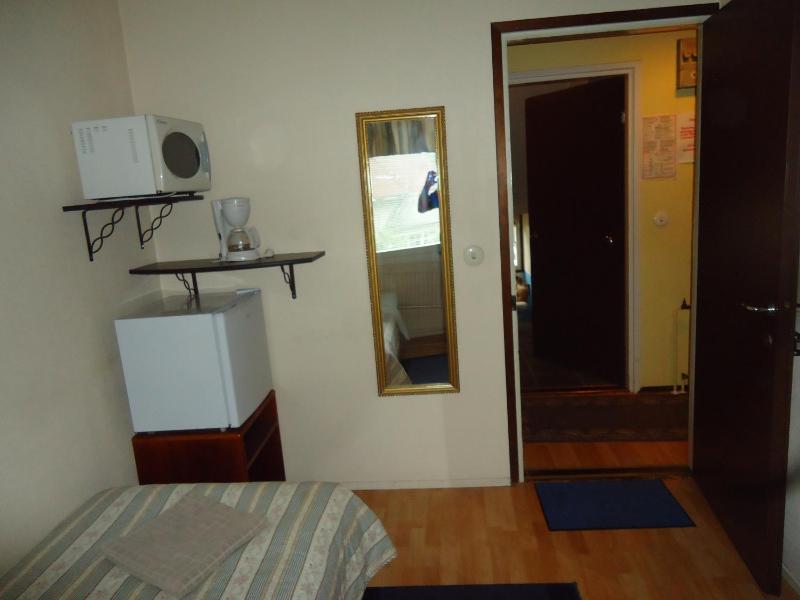 Single Room with Shared Bathroom image 4