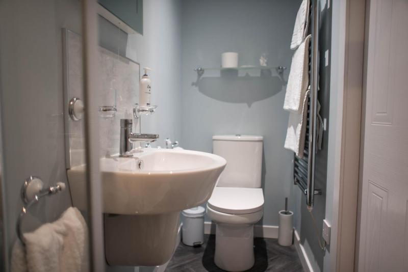 Double Room image 4