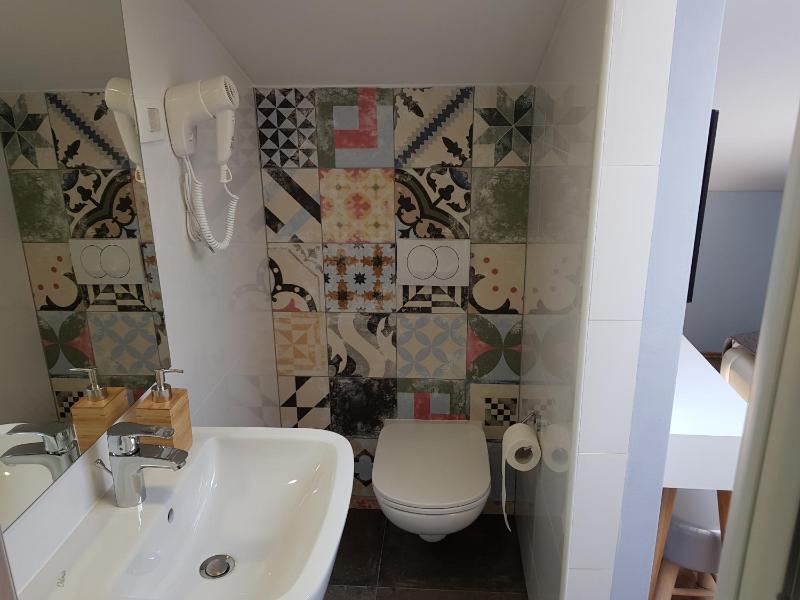 Double Room image 3