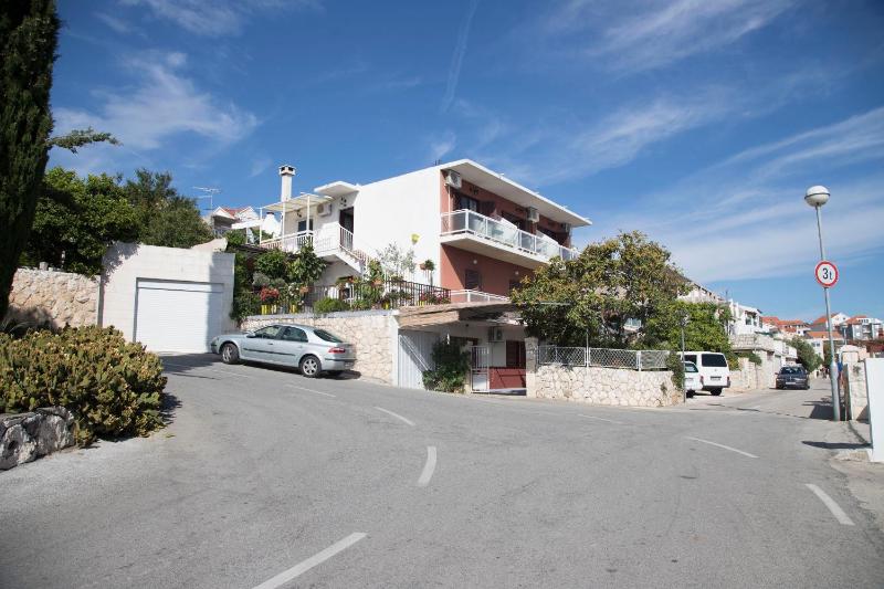 Apartments and Rooms Nikol - image 1