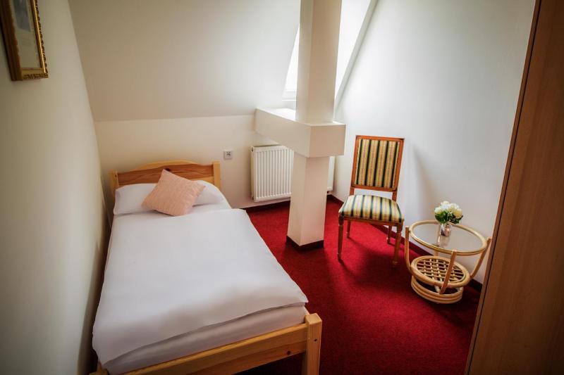 Twin Room image 1