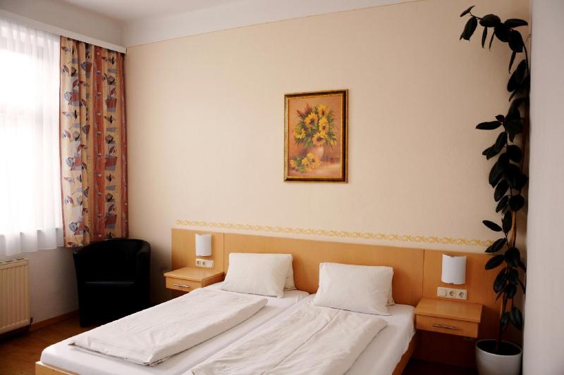 Double Room image 4