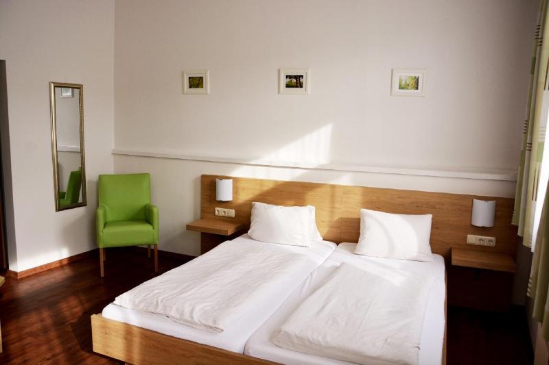 Double Room image 2