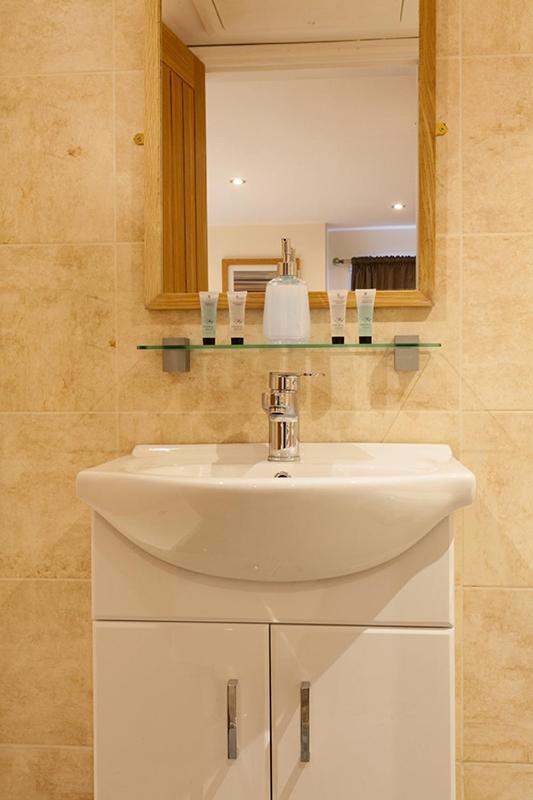 Double Room with Private Bathroom image 3
