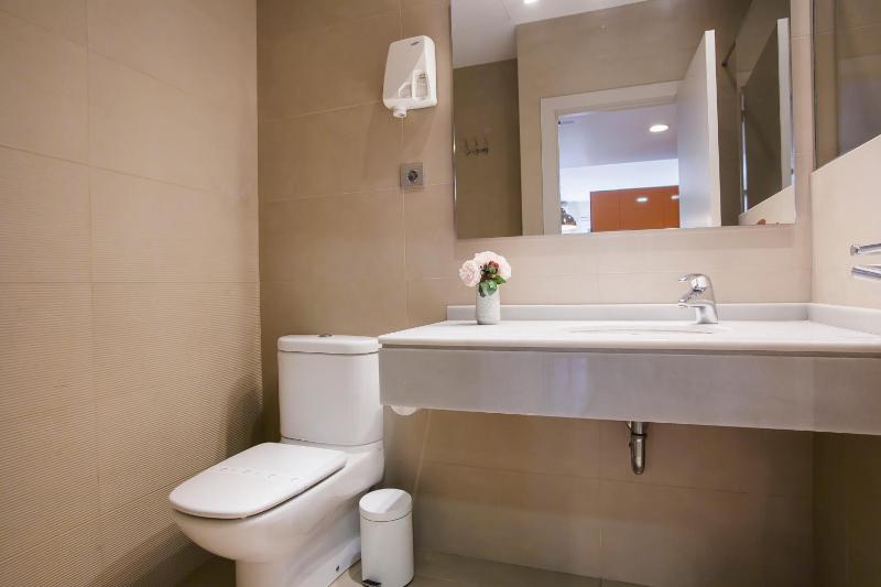 One-Bedroom Apartment 1 image 3