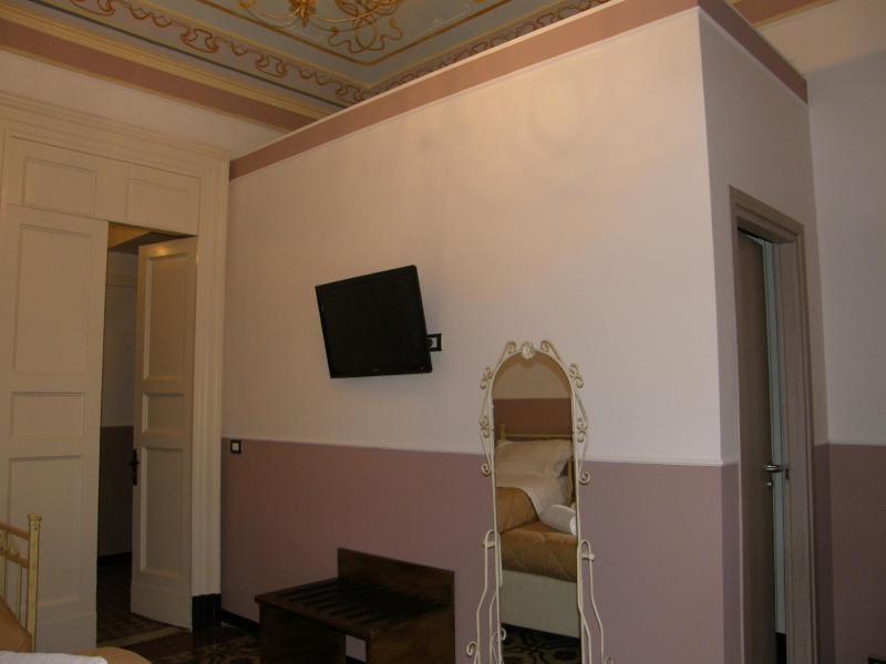 Superior Triple Room image 4