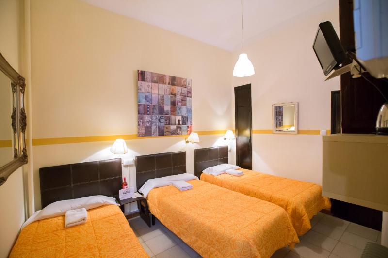 Double Room with Extra Bed (3 Adults) with Shared Bathroom image 1