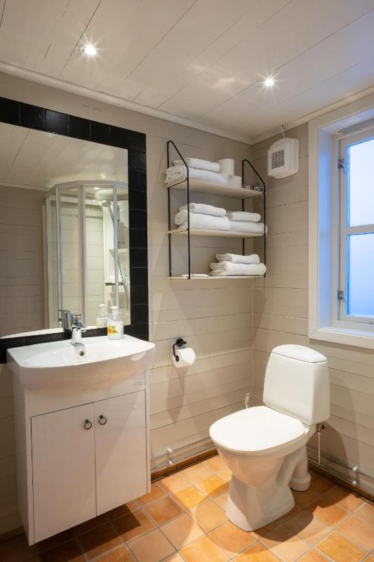 Two-Bedroom Cottage with Sea View image 4