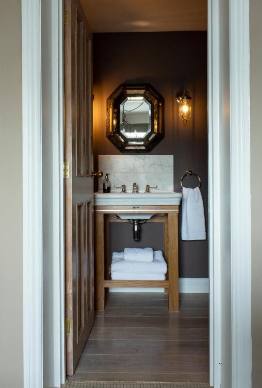 Double Room image 4