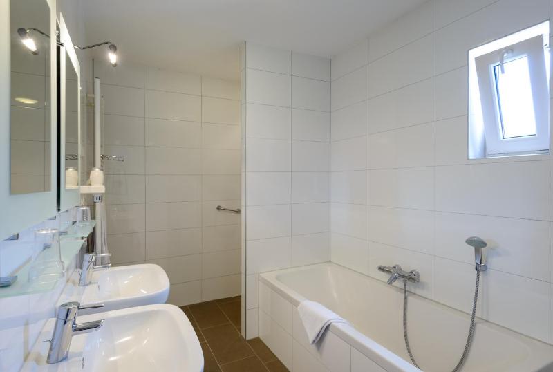 Junior Suite with Balcony image 3