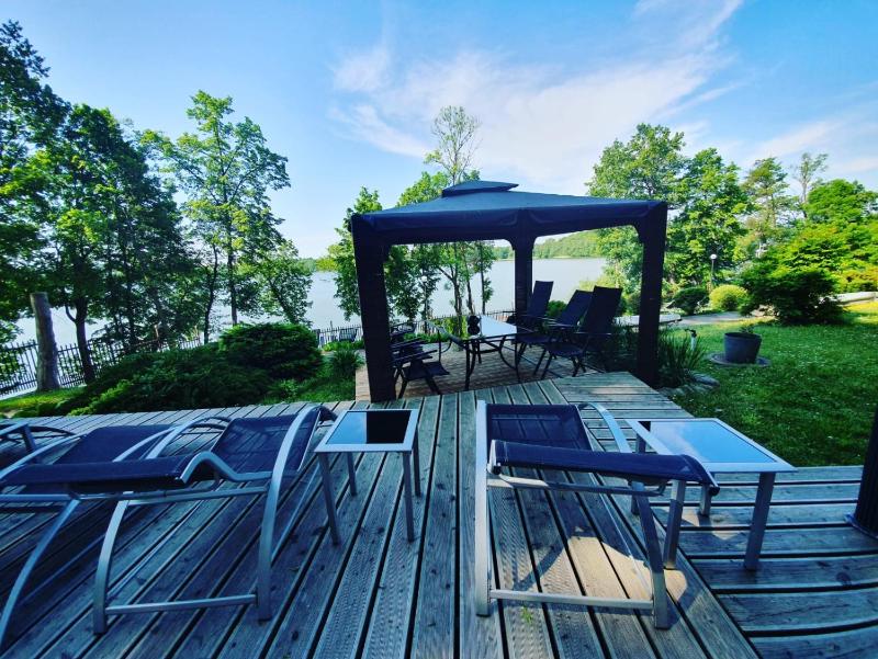 Double Room with Lake View image 3