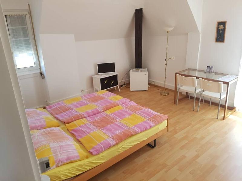 Double Room image 3