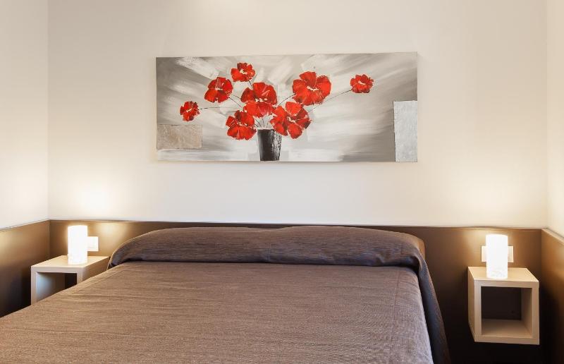 Double Room image 2