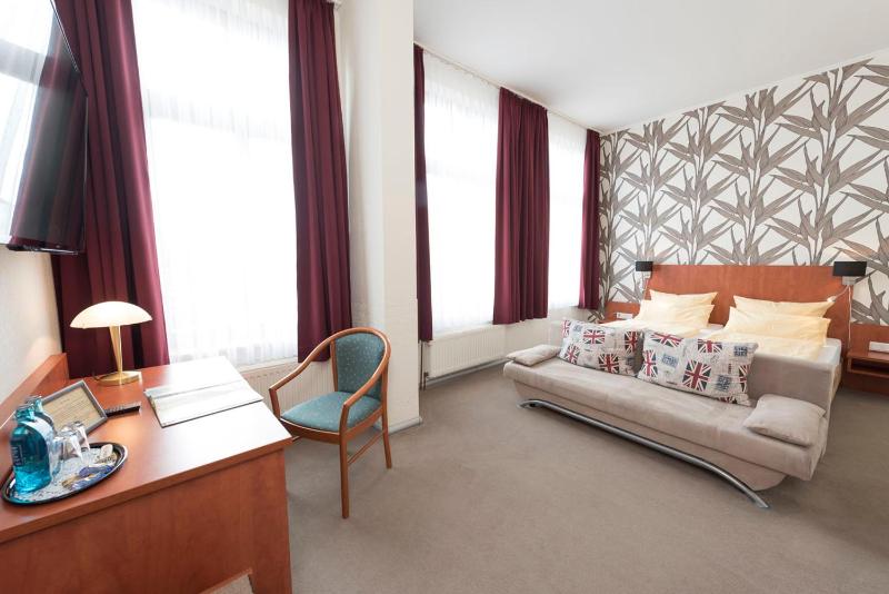 Deluxe Double Room image 4