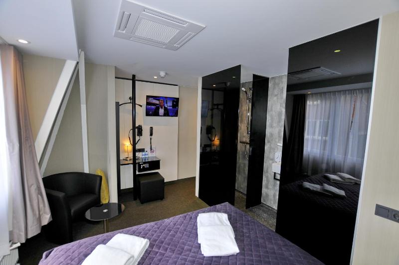 Double Room image 4