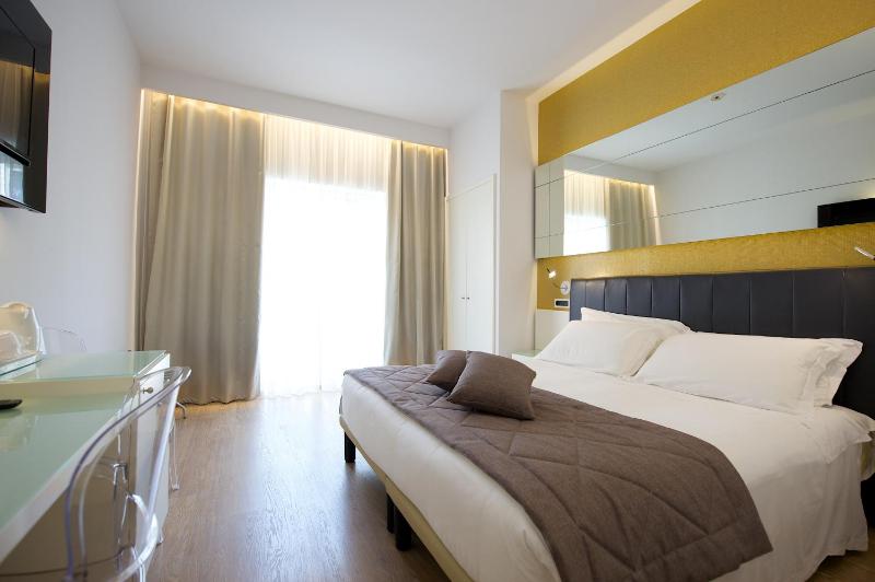Standard Queen Room image 4