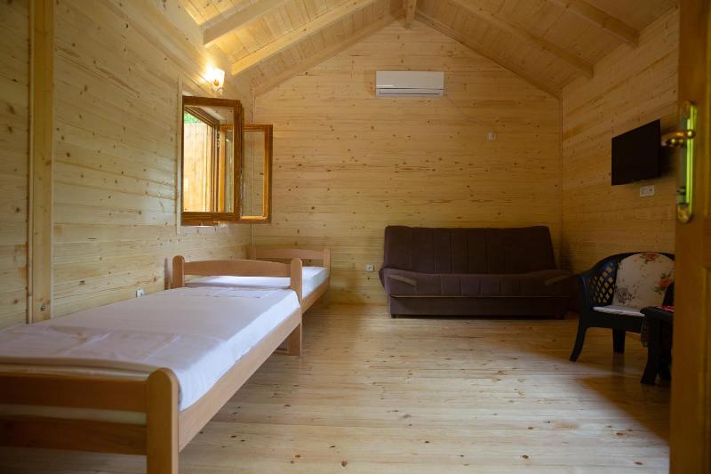 Bungalow with Garden View image 2