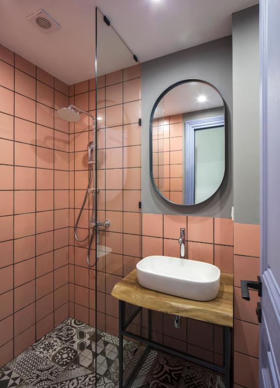 Deluxe Double Room with Balcony image 2