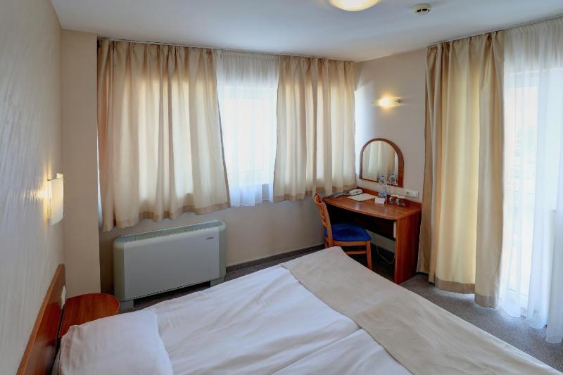 Apartment (3 Adults + 1  Children) image 2