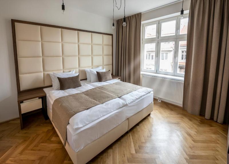 Deluxe Suite image 1