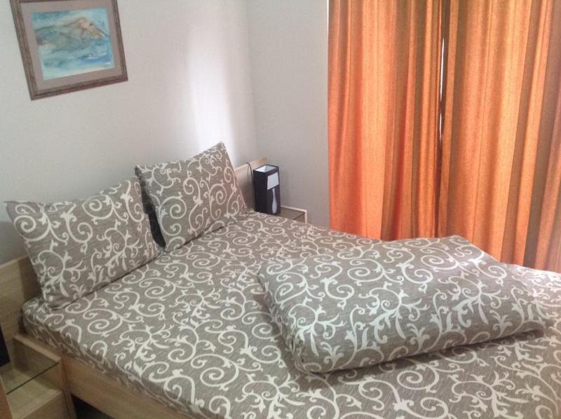 One-Bedroom Apartment image 4