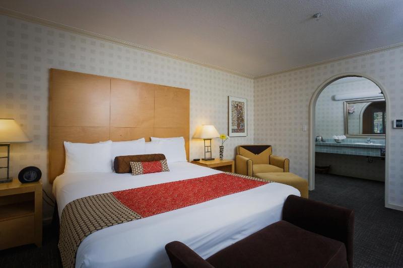 King Room image 3