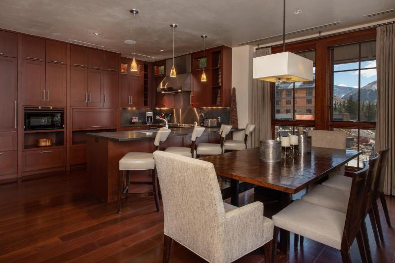 Premium Three-Bedroom Apartment image 2