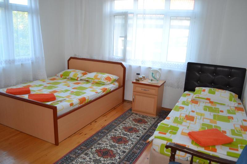 Economy Double Room image 3