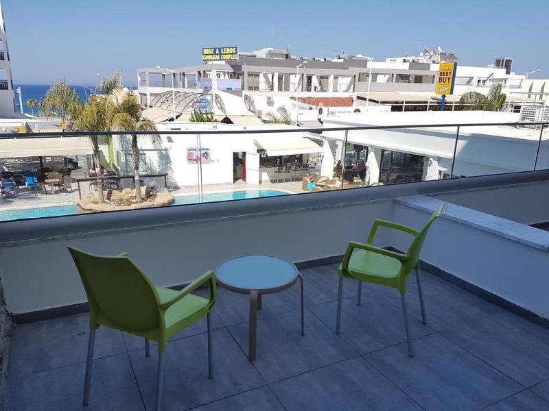Family Room with Sea View image 4