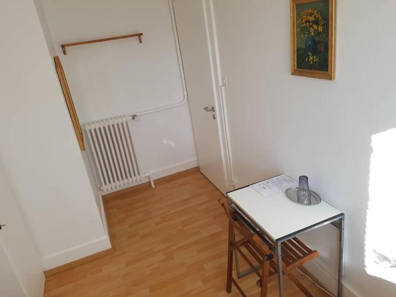 Small Single Room image 4