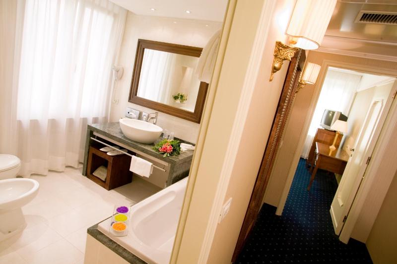 Junior Suite image 2