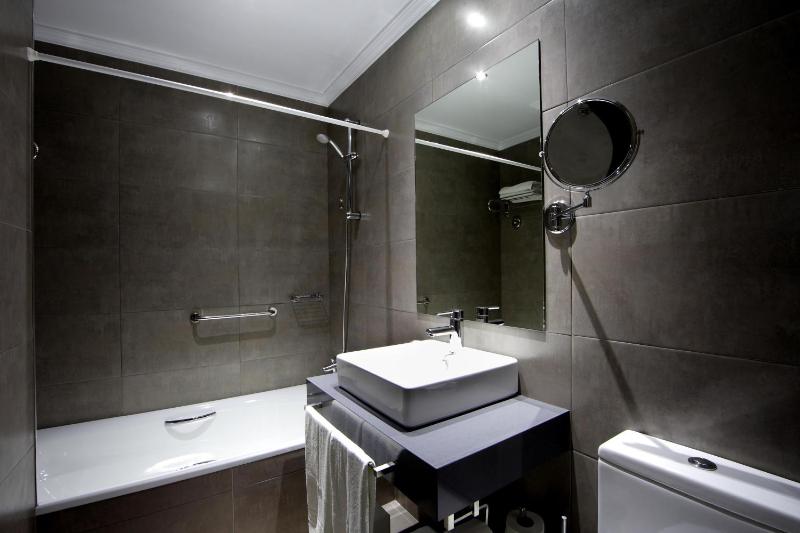 Double Room with Extra Bed image 3