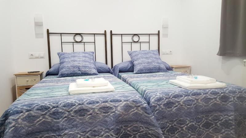 Twin Room image 4