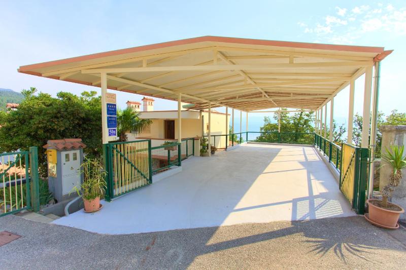 Studio Apartment with Sea View image 2