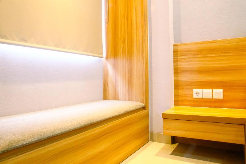Modern and Comfy Studio Apartment No Kitchen Mustika Golf Residence By Travelio - image 7