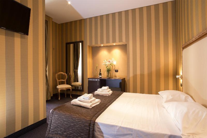 Deluxe Double or Twin Room image 3