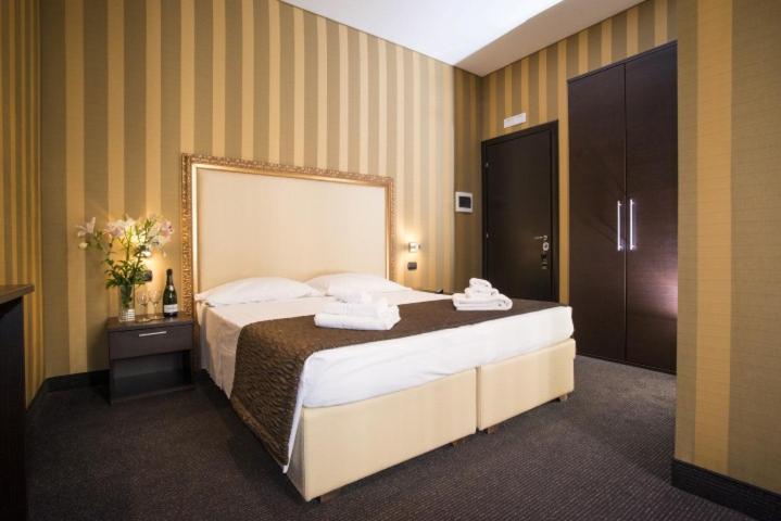 Deluxe Triple Room image 3