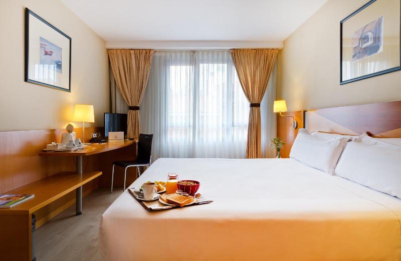 Double Room image 4