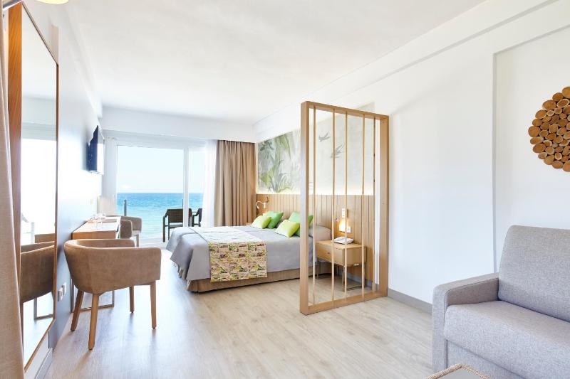 Junior Suite with Sea View image 1