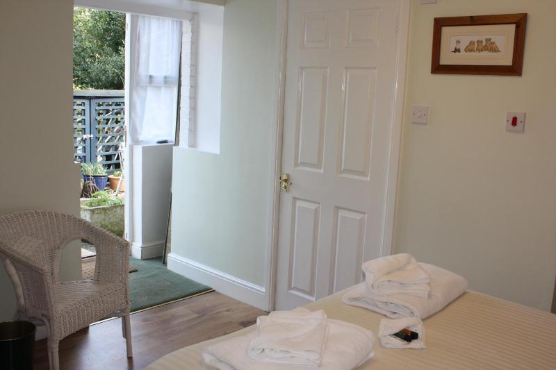 Small Double Room with Patio image 4