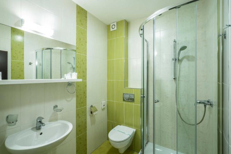 Double or Twin Room image 4