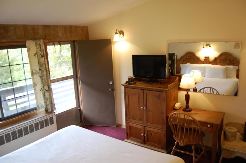 King Room with Mountain View image 3