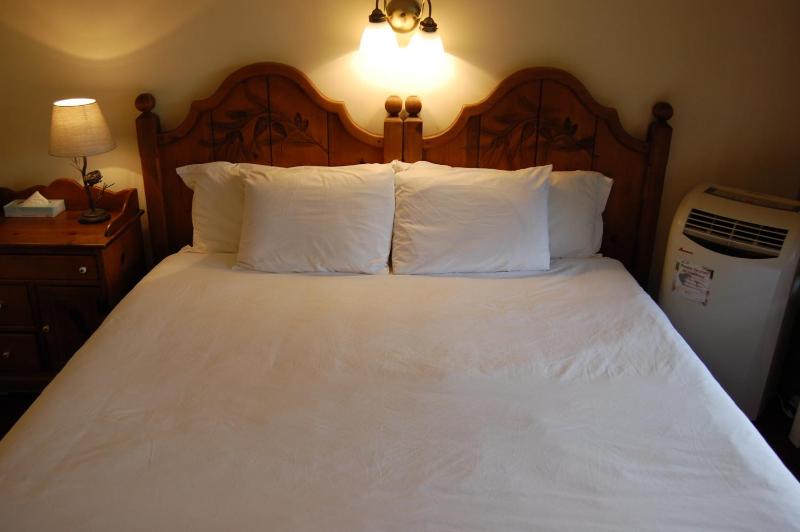 King Room with Mountain View image 4
