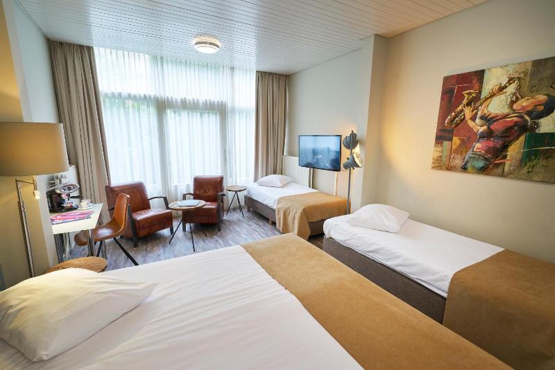 Quadruple Room image 3