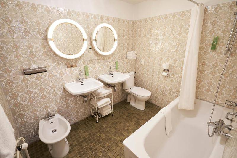 Quadruple Room image 2