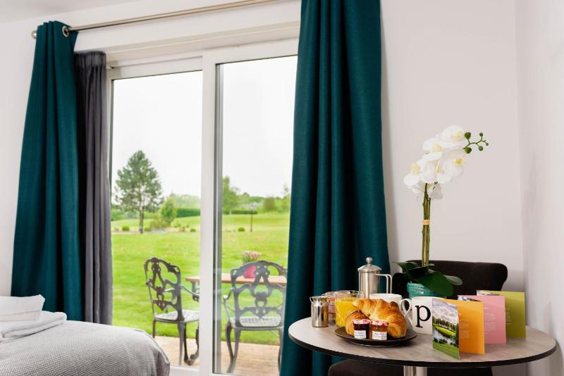 Luxury King or Twin Room with Terrace image 1