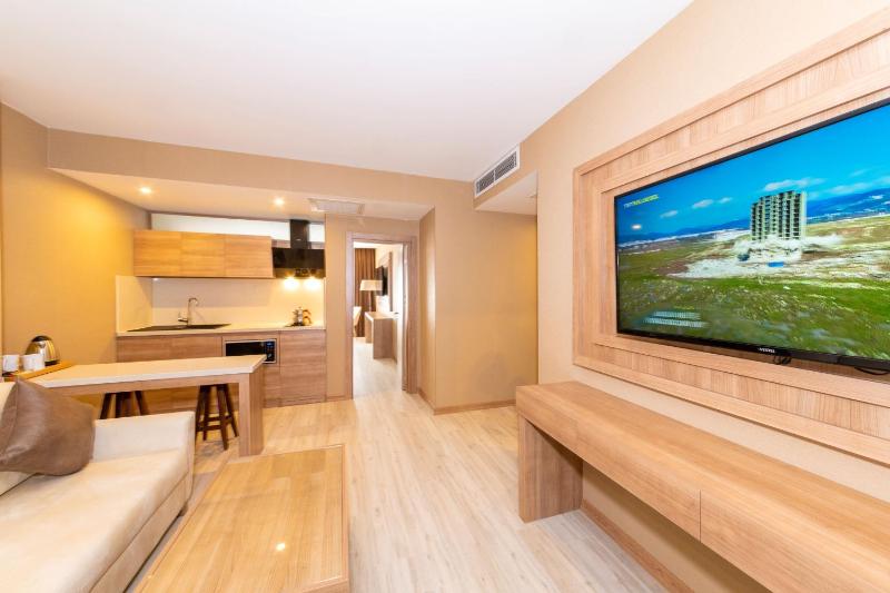 Deluxe Suite image 2