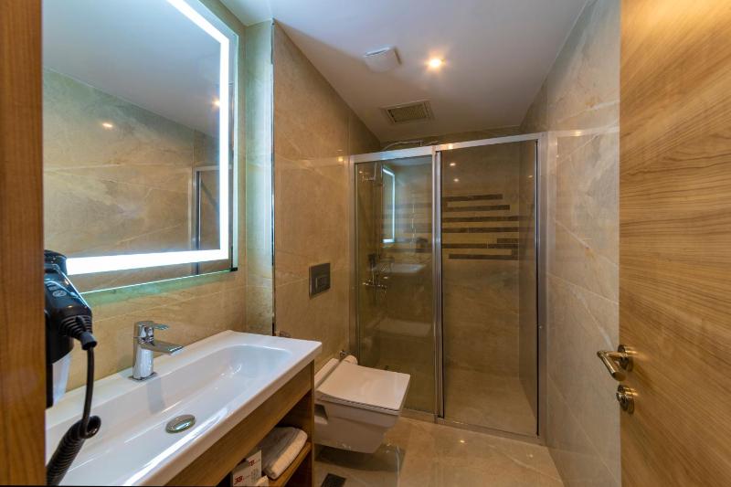 Standard Room image 4