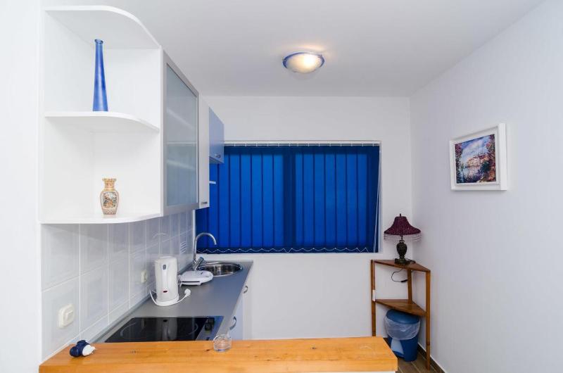 One-Bedroom Apartment with Terrace and Sea View image 1